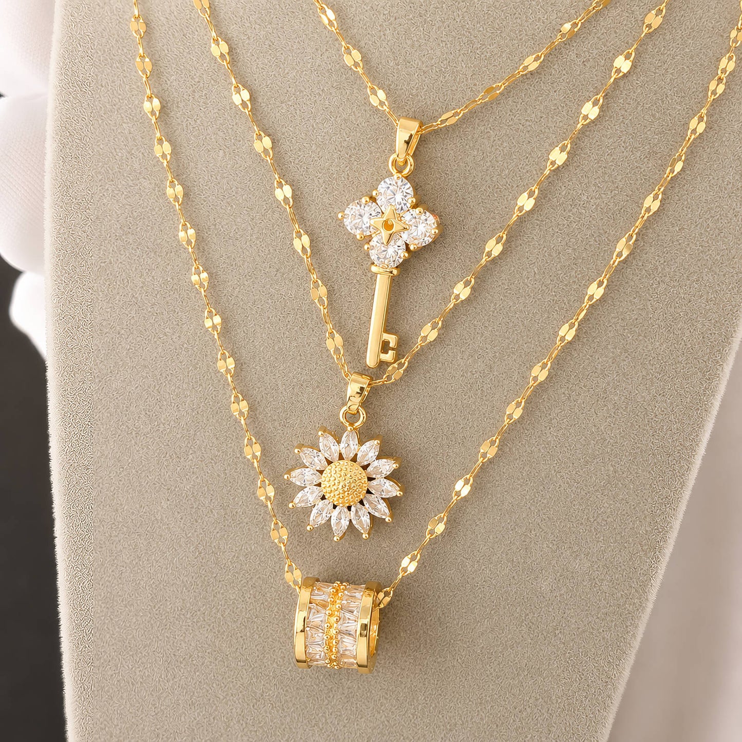 Zirkonia-halsband i 18K guldpläterat stål