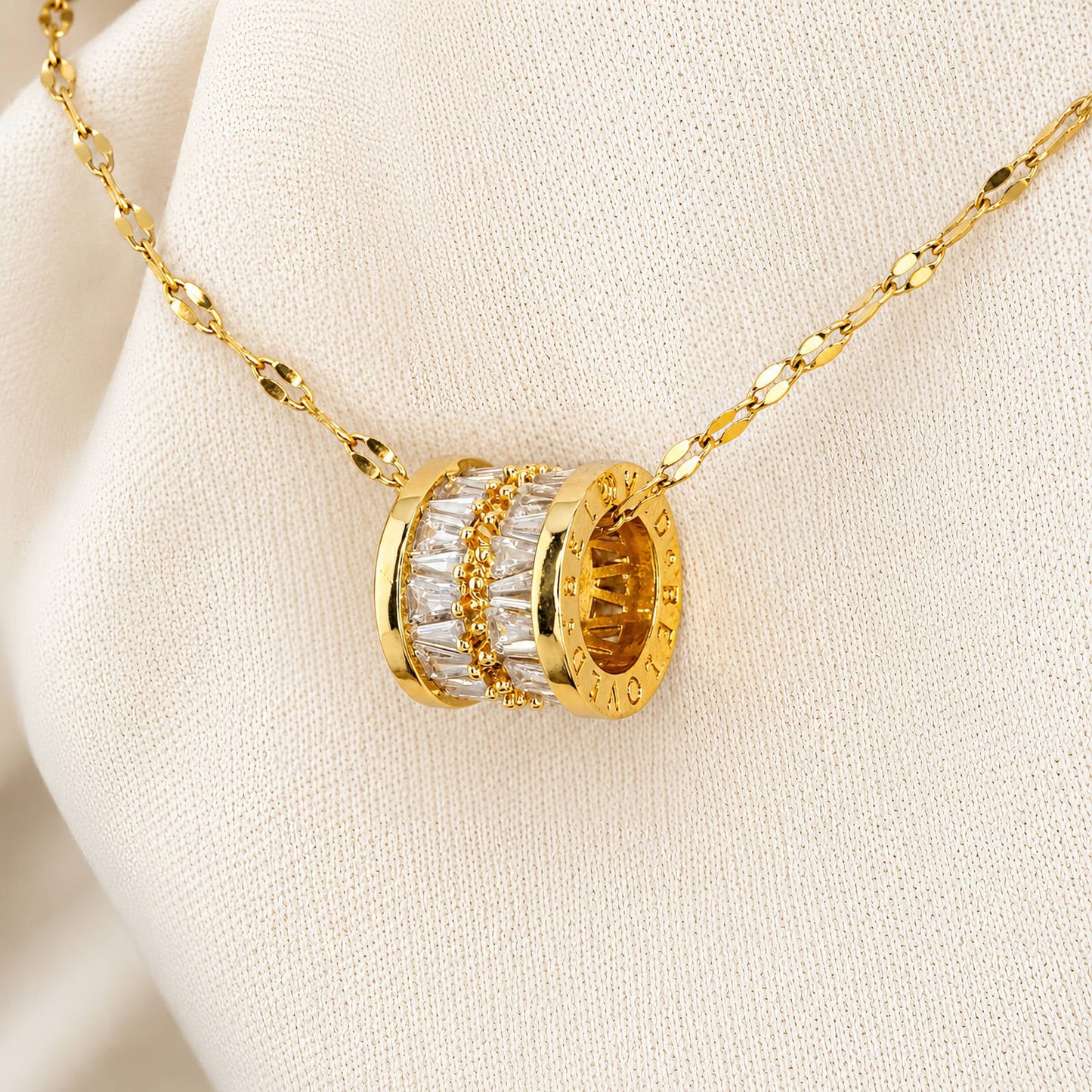 Zirkonia-halsband i 18K guldpläterat stål