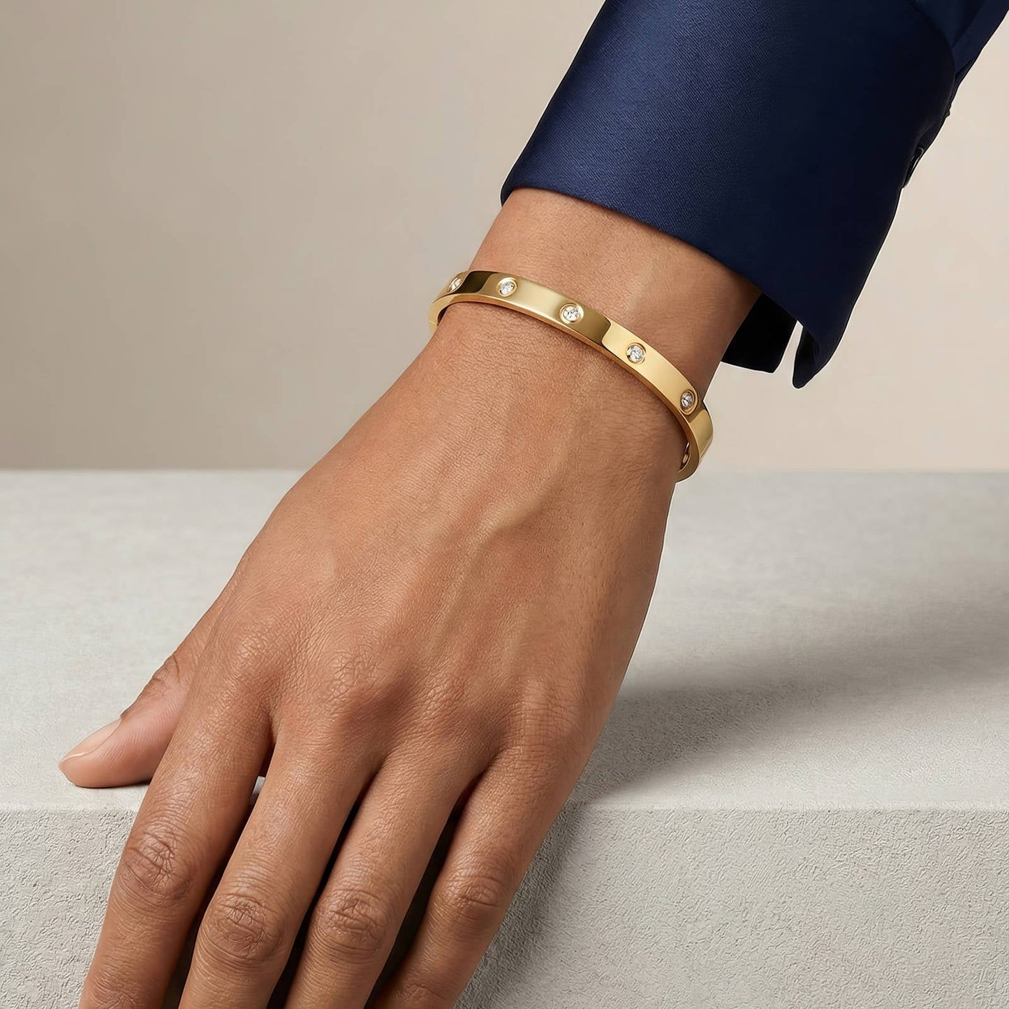 Zirkonia-armband i 18K guldpläterat stål – öppet format